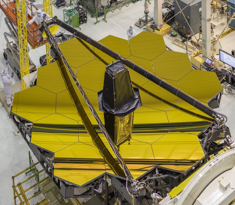 JWST Mirror fully assembled in the clean room